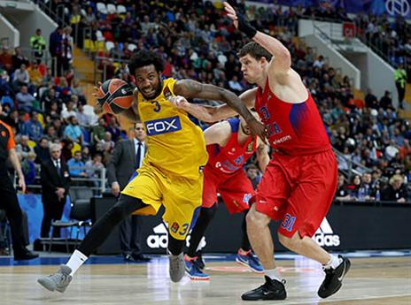 לרבע השני מכבי הגיעה משוחררת (Getty)