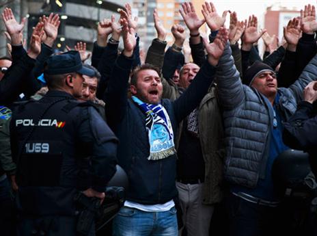 עור ברווז. אוהדי נאפולי בטירוף (gettyimages)