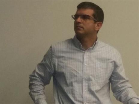 פועל בנושא. יריב טפר