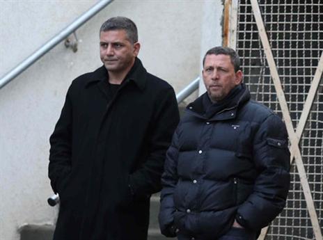 "יכול לבקש ממנו לרדת לקווים". קלינגר (אלן שיבר)