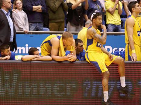 שגב התרגל לספסל (אלן שיבר)