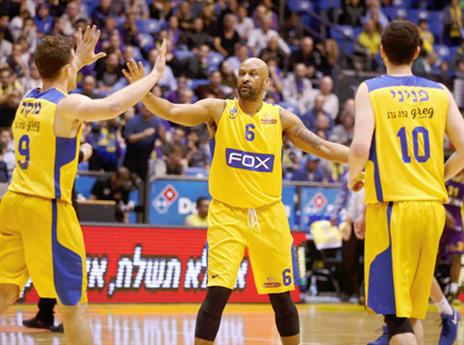 בקושי רב. מכבי ת"א תזיע מול הרצליה (צילום: אלן שיבר)