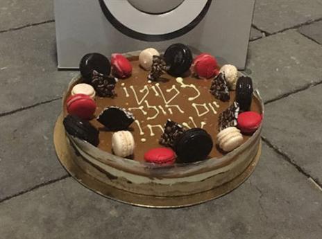 עוגת היום שתמוז קיבל מאוהד הקבוצה