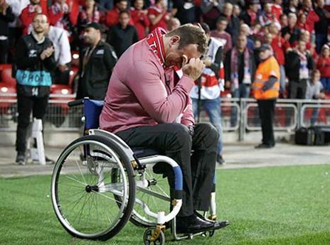 לא יכול היה להסתיר את הדמעות (אלן שיבר)