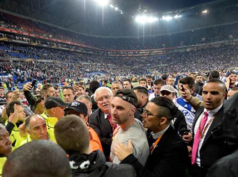 אופ"א תעניש בחומרה. איך יגיבו בליון? (getty)