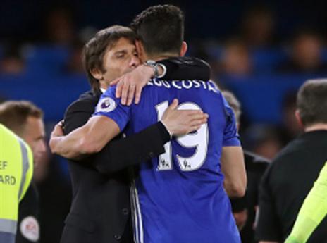 קונטה חוגג עם קוסטה בסיום (Getty)