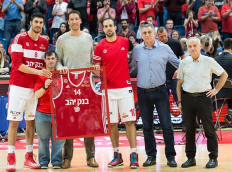 טקס הוקרה נערך ליניב גרין לפני המשחק (מנהלת הליגה)