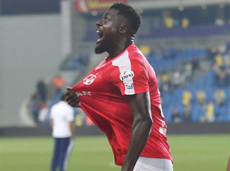 "משוגע". ג'ון אוגו בחגיגות (צילום: אלן שיבר)