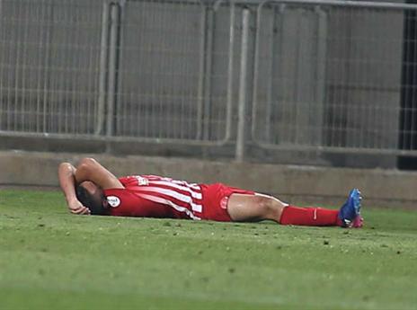 ועל כר הדשא השחקנים לקחו את זה מאוד קשה (אלן שיבר)