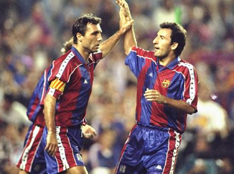 סטויצ'קוב חוגג עם צ'יקי בגיריסטיין. מגיבורי האליפויות הדרמטיות בשנות ה-90 (Getty)