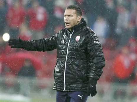 ממשיך לחפש חלוץ זר. בכר