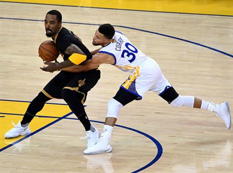 סטף קרי וג'יי.אר סמית (getty)