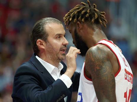 עם כל הניסיון, גם לו היו משברים. פיאניג'אני (אלן שיבר)