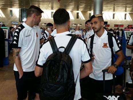 מחזיקת הגביע בדרך לבולגריה