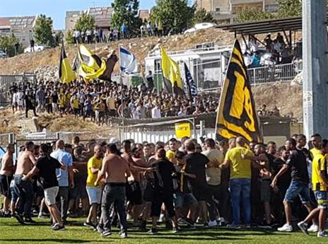 אוהדי בית"ר מתכננים את היעד הבא (דני מרון)