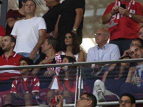 תקווה שהשחקנים שלה ישמרו על התוצאה. אלונה ברקת (אלן שיבר)