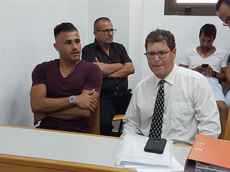 לאלה עם עורך דינו, אייל יפה. יגישו סיכומים בשבוע הבא