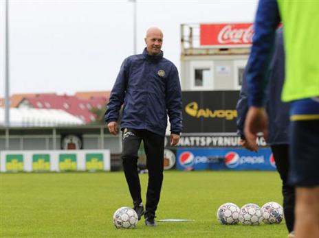 קרויף. לא רוצה להסתבך (האתר הרשמי של מכבי ת"א)