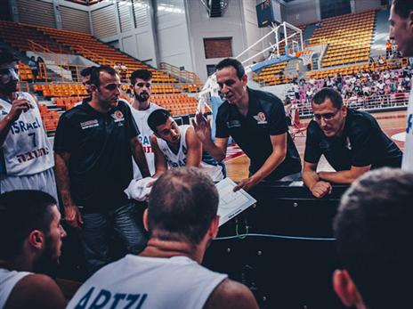 קטש. מנסה לא להפריע (FIBA)