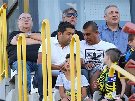 אוחנה. מנסה לפייס (לירון מולדובן)