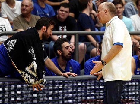 אדלשטיין פעיל כהרגלו על הקווים (אלן שיבר)