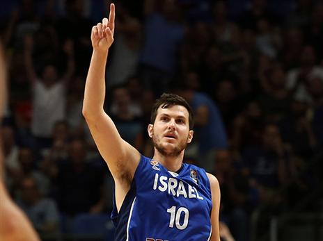 שלשה אדירה ברגע האמת. פניני (צילום: אלן שיבר)