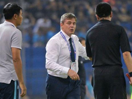 מתרחק מהמקום השלישי. מאמן גוואנגז'ו, דראגן סטויקוביץ' (getty)