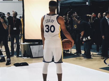 סטף קרי מוצג ביום התקשורת המיוחד (getty)