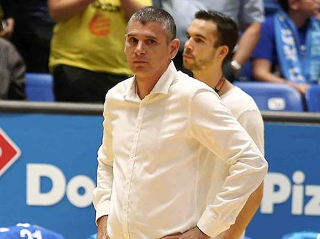 גורקה. ביקש פסק זמן בפיגור 18 ברבע הרביעי (אלן שיבר)