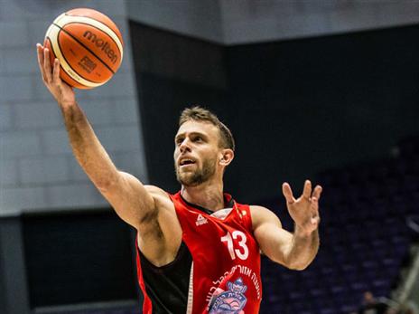 סקוורר. נטש במהלך הרבע השני (מנהלת הליגה)