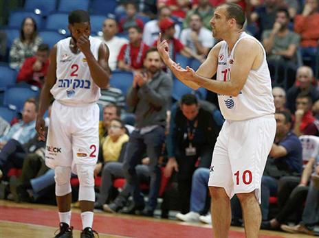 שתי מחציות שונות לחלוטין. שחקני י-ם