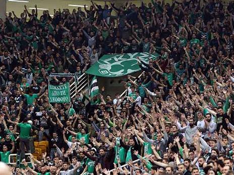 הקהל היווני סיפק אווירה מחשמלת כמו תמיד (getty)