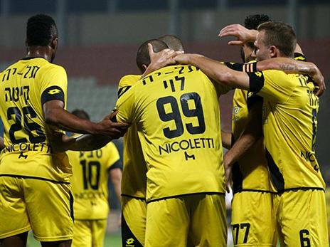 דראפיץ' וברדה מנסים לגשר. לוי עם השחקנים (סוכנות ג'יני)