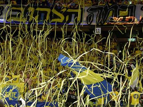 האוהדים הצהובים מילאו את ההיכל ויצאו מאוכזבים (אלן שיבר)