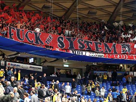 אוהדי הפועל ת"א שוב השתלחו בפנאן (אלן שיבר)