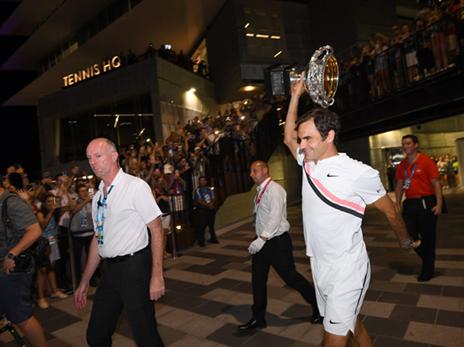 "זה היה מסע ארוך". פדרר עם התואר (getty)
