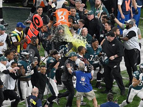 האיגלס חגגו זכייה ראשונה בסופרבול (getty)