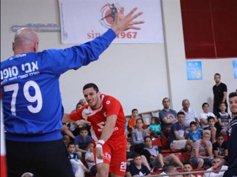 צייטלר מכניע את גורגביץ' (צילום: משה דהן)