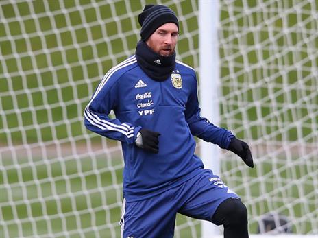 מסי. ככה הוא משחק כשהוא פצוע? (getty)