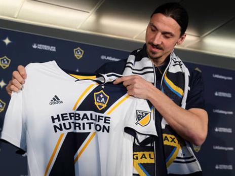 בגדי המלך החדשים. לפחות הפ של זלאטן מגיע בכושר שיא (getty)