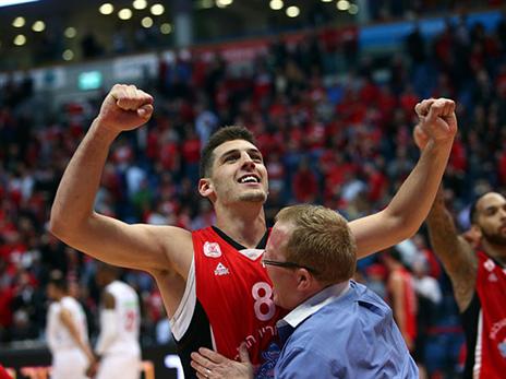 איזו חגיגה. שוכמן! (מנהלת הליגה)