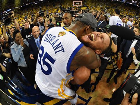 כמעט יום במטוס ואתם שם. סדרת הגמר (Getty)