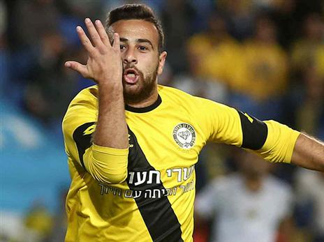 עונה מפלצתית בכל קנה מידה. דיא סבע בפוזה מוכרת