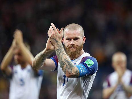 הקפטן ארון גונארסון נפרד מהאוהדים הנהדרים של הוויקינגים (getty)