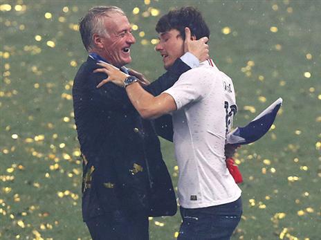 החגיגות אומרות הכל. צרפת בעננים (getty)