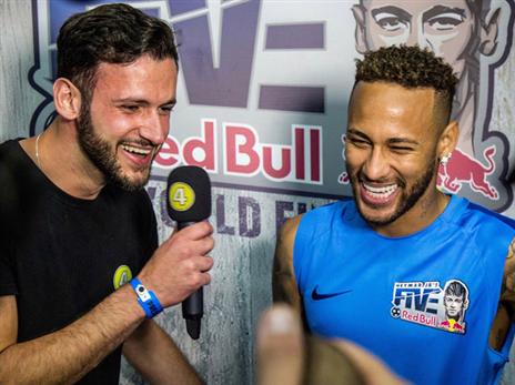 "12 שעות טיסה בשביל 2 דקות עם ניימאר?" (מתוך: אינסטגרם)