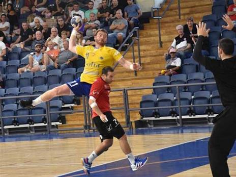 ראסטקו סטויקוביץ' במדי מכבי ראשל"צ (צילום: חן קלדרון)