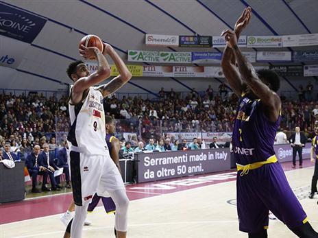 דיי. משחק בינוני של הפורוורד (FIBA)