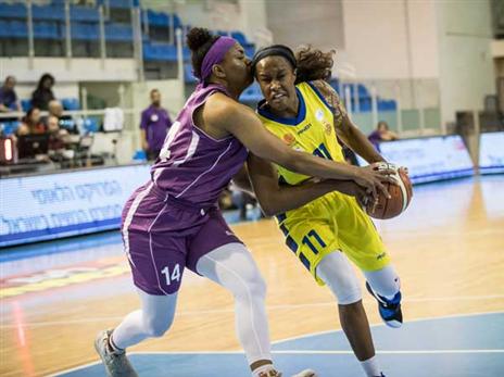 הופקינס עם הכדור, לא מנעה הפסד אשדודי (עודד קרני, באדיבות מנהלת ליגת העל לנשים)