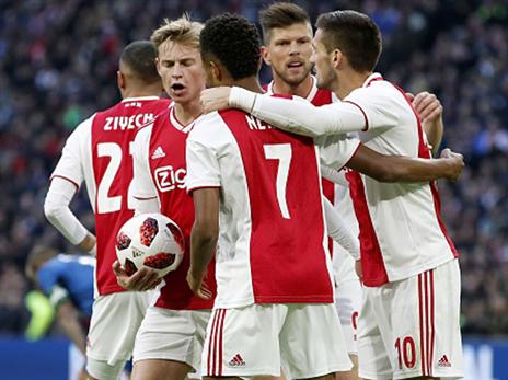 אייאקס לא מוותרת לפ.ס.וו במאבק האליפות (getty)